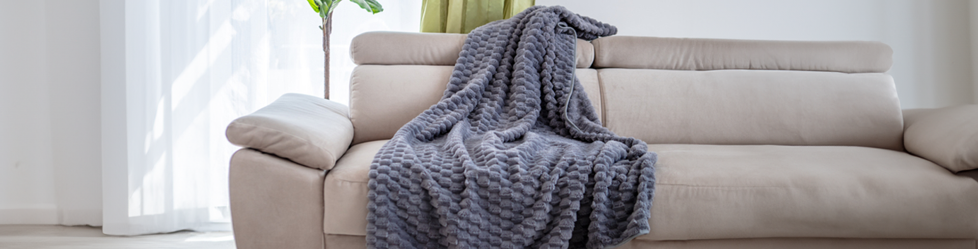 PACKABLE TRAVEL BLANKETS